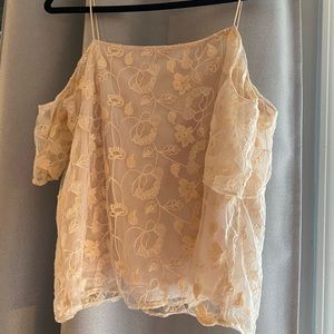 Hinge Size M Floral Top!